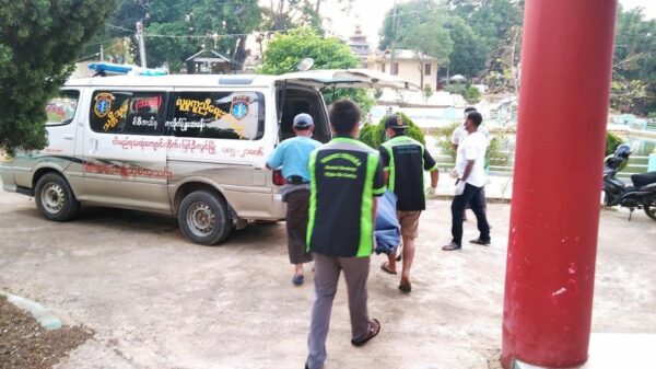 ပြင်ဦးလွင်မြို့မှာ လမ်းဘေးသေဆုံးနေတဲ့အမျိုးသား ၃ လောင်းတွေ့