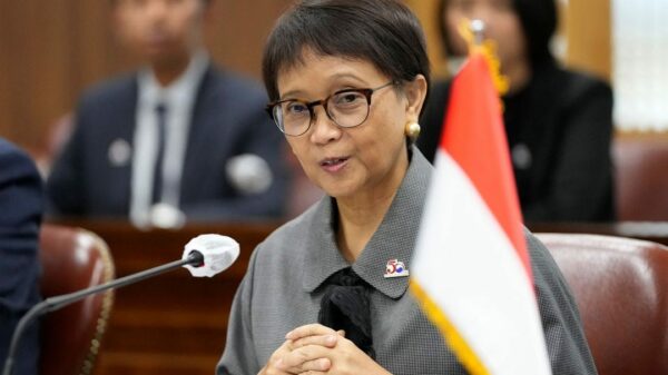 (အင်ဒိုနီးရှားနိုင်ငံခြားရေး ဝန်ကြီးမာဆူဒီကို မတ်လကပြုလုပ်ခဲ့​သောသတင်းစာရှင်းလင်းပွဲတွင်​တွေ့ရစဥ်။ ဓါတ်ပုံ-Pool Photo)