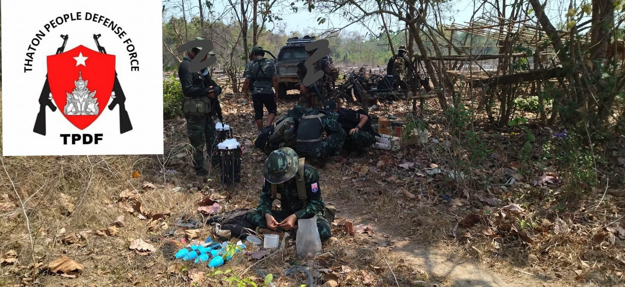 (သထုံ PDFမှ ရဲဘော်များနှင့် တောင်စွန်းရဲစခန်းနေရာအား တွေ့ရစဉ်။ ဓာတ်ပုံ - TPDF)