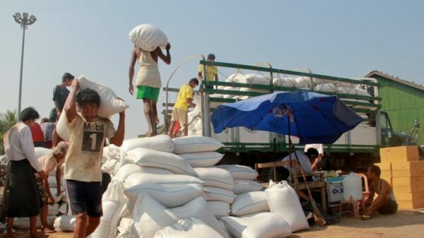 (စစ်​ကောင်စီ​ကြောင့်​ကျေးလက်မှ ပြည်သူသန်း​ပေါင်းများစွာထွက်​ပြေး​နေရပြီးစိုက်ပျိုး​ရေး​ကောင်းစွာမလုပ်နိုင်ချိန်တွင် စစ်တပ်က ပြည်ပသို့ဆန်တင်ပို့မှုတိုးမြှင့်ထားသည်။ဓါတ်ပုံ-AFP)