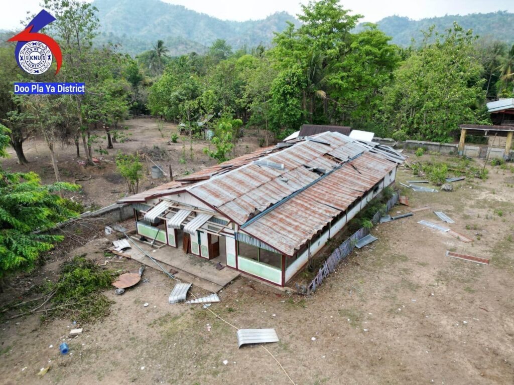 (တပ်မဟာ(၆) ဒူးပလာယာခရိုင်တွင် စစ်ကောင်စီတပ် လက်နက်ကြီးပစ်ခတ်မှုကြောင့် စာသင်ကျောင်း၊ ဘုန်းကြီးကျောင်း၊ ခရယာန်ဘုရားရှိခိုးကျောင်း၊ ဆေးပေးခန်းနှင့် ပြည်သူလူထုပိုင် အိုးအိမ် ၃၈၀ကျော် ပျက်စီးကာ နေအိမ် ၁၂လုံးပျက်စီးခဲ့သည်။ ဓာတ်ပုံ - ဒူးပလာယာခရိုင်)