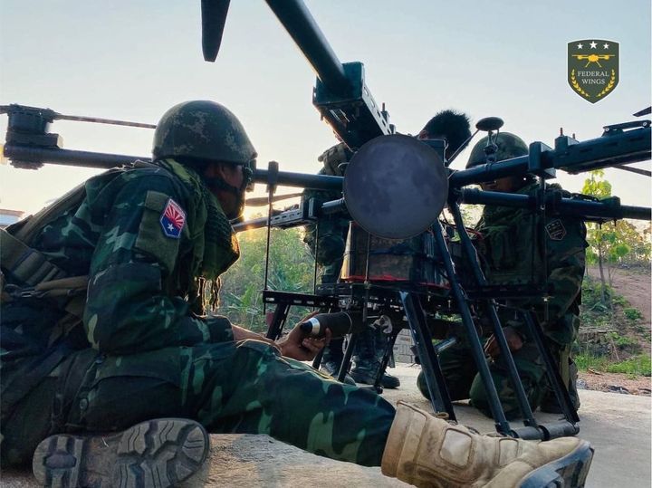 (Federal Wings ဒရုန်းတပ်ဖွဲ့မှ ရဲဘော်အချို့အား တွေ့ရစဥ်။ ဓာတ်ပုံ - Federal Wings)