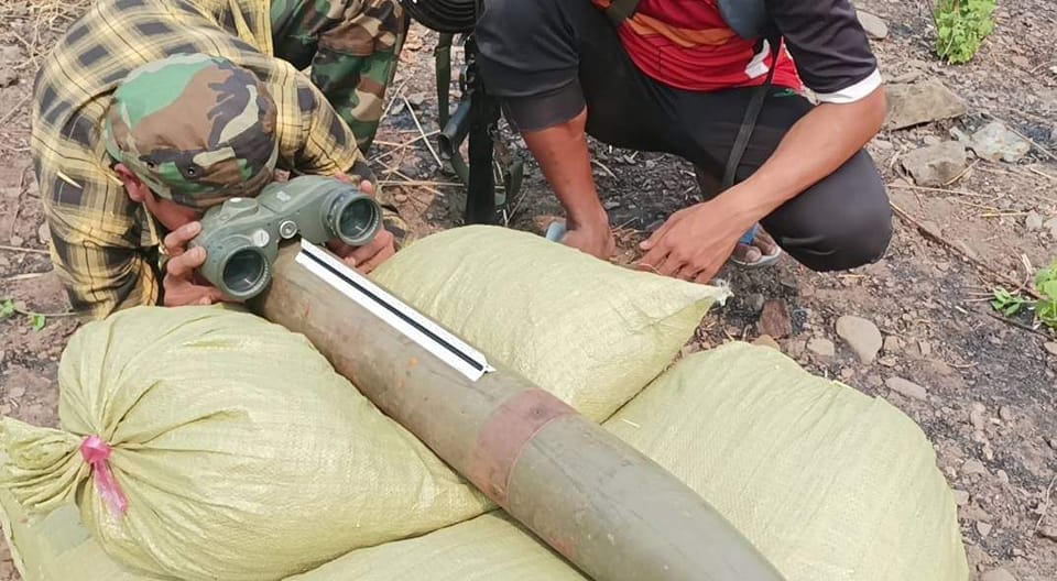 (ကပစ စက်ရုံ (၂၁) မင်းဘူးခရိုင်တပ်ရင်းက ဧပြီလက ရှော့တိုက်ဒုံးဖြင့်တိုက်ခိုက်ရန် ပြင်ဆင်​နေစဥ်။ဓါတ်ပုံ-NUG)
