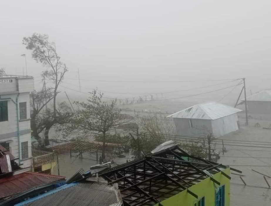 (စစ်တွေမြို့တွင် မုန်တိုင်းဒီရေ တက်လာသည်ကို ယနေ့ (မေ ၁၄)နေ့ခင်းပိုင်းကတွေ့ရစဥ်။ဓါတ်ပုံ-BNA ၊ CJ)