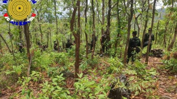 (KNDF ရဲဘော်များနယ်မြေရှင်းလင်းရေးလုပ်ဆောင်နေစဉ်။ဓာတ်ပုံ - KNDF)