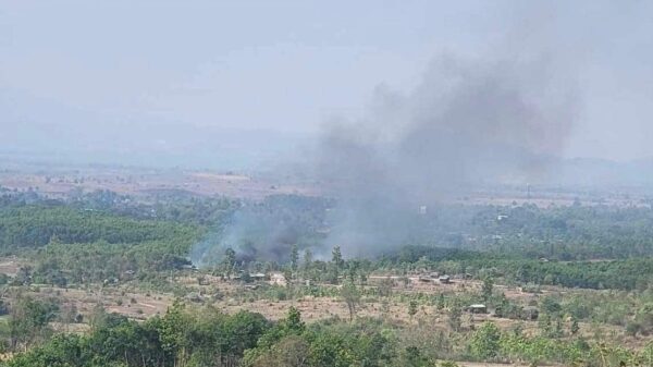 (စစ်ကောင်စီတပ်နှင့် ကော်ဘရာစစ်ကြောင်းတို့ တိုက်ပွဲဖြစ်ပွားသည့်နေရာအား မြက်တွေ့ရစဉ်။ ဓာတ်ပုံ - ကော်ဘရာစစ်ကြောင်း)