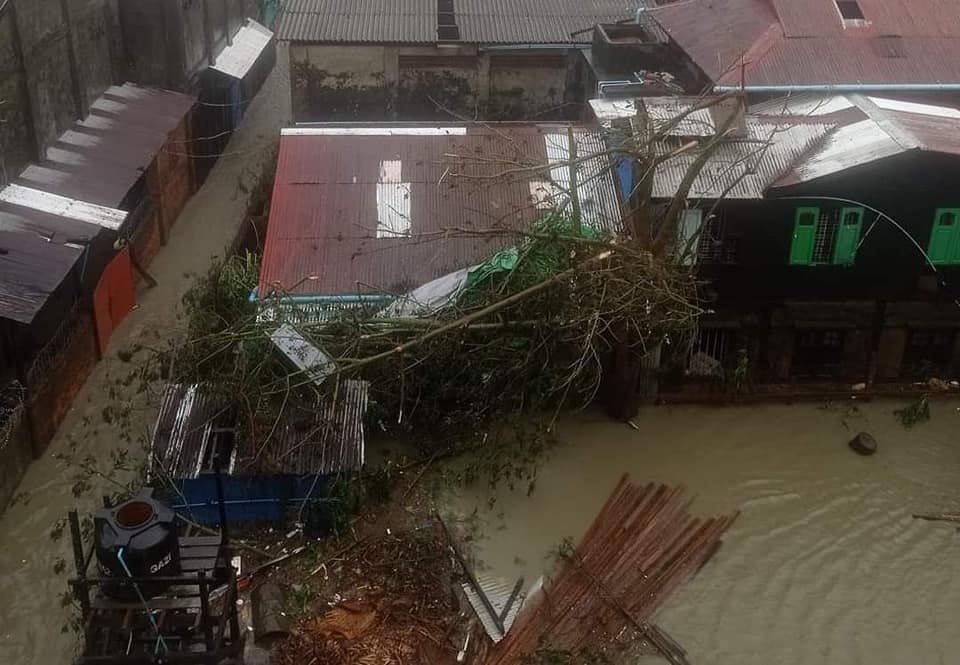 (စစ်တွေမြို့တွင် မုန်တိုင်းဒီရေ တက်လာသည်ကို ယနေ့ (မေ ၁၄)နေ့ခင်းပိုင်းကတွေ့ရစဥ်။ဓါတ်ပုံ-BNA ၊ CJ)