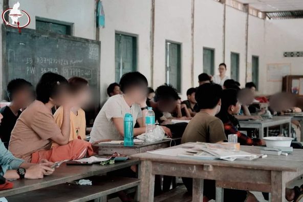 (NUG ၏ကြားကာလပညာ​ရေးစနစ်ဖြင့် မတ်လတွင်ကျင်းပခဲ့​သောBECA-အ​ခြေခံပညာ ပြီးဆုံး​ကြောင်းဆန်းစစ်ချက်(တက္ကသိုလ်ဝင်တန်း)စာ​မေးပွဲ​ဖြေဆိုရန် အတွက်PDFများထိန်းချုပ်ထား​​သောနယ်​မြေများတွင် စာကြည့်​နေ​သော PDF နှင့် အရပ်သား​ကျောင်းသား​ကျောင်းသူအချို့ ။ဓါတ်ပုံ-People's Spring)