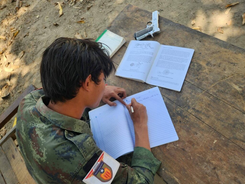 (NUG ၏ကြားကာလပညာ​ရေးစနစ်ဖြင့် မတ်လတွင်ကျင်းပခဲ့​သောBECA-အ​ခြေခံပညာ ပြီးဆုံး​ကြောင်းဆန်းစစ်ချက်(တက္ကသိုလ်ဝင်တန်း)စာ​မေးပွဲ​ဖြေဆိုရန် အတွက်PDFများထိန်းချုပ်ထား​​သောနယ်​မြေများတွင် စာကြည့်​နေ​သော PDF နှင့် အရပ်သား​ကျောင်းသား​ကျောင်းသူအချို့ ။ဓါတ်ပုံ-People's Spring)