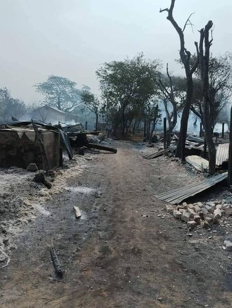 (ငါးယှန်ကျေးရွာအား စစ်ကောင်စီတပ်က မီးရှို့ဖျက်ဆီးသွားပြီးနောက် တွေ့ရစဥ်။ ဓာတ်ပုံ - CJ)