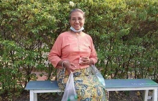 အာဏာသိမ်းစစ်တပ်ရဲ့ဖမ်းဆီးခံရပြီးနောက် ဒေါ်ဝင်းမြမြကိုတွေ့ရစဉ် (ပုံဟောင်း)
