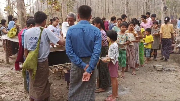 (မကွေးတိုင်း၊ ဂန့်ဂေါခရိုင်အတွင်းရှိ စစ်ဘေးဒုက္ခသည်များအား ၂၀၂၂ ဧပြီ ၂၅ ရက်က တွေ့ရစဉ်။ဓာတ်ပုံ - ယောဒေသလုံးဆိုင်ရာစစ်ဘေးရှောင်ပြည်သူများကူညီရေး ကော်မတီ)