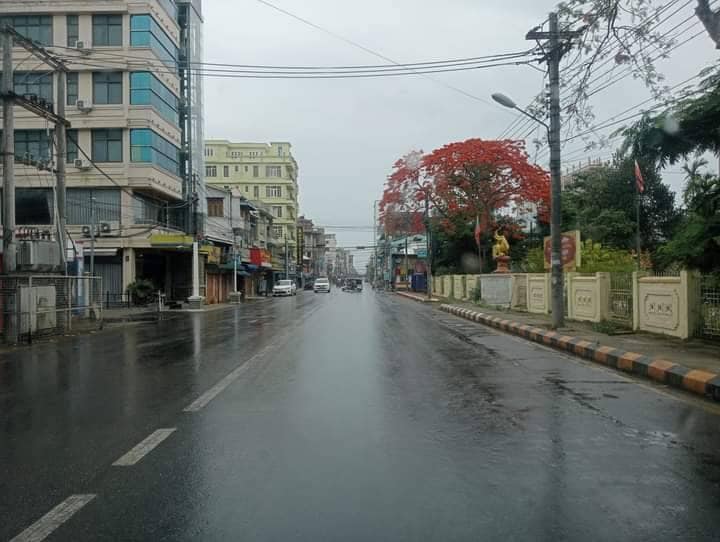(ယနေ့ မေ ၁၃ ၇က်နေ့လယ်ပိုင်းကမြင်တွေ့ရသည့် စစ်တွေကမ်းနားနှင့် မြို့ပေါ်နေရာအချို့ မြင်ကွင်း။ဓါတ်ပုံ-CJ)