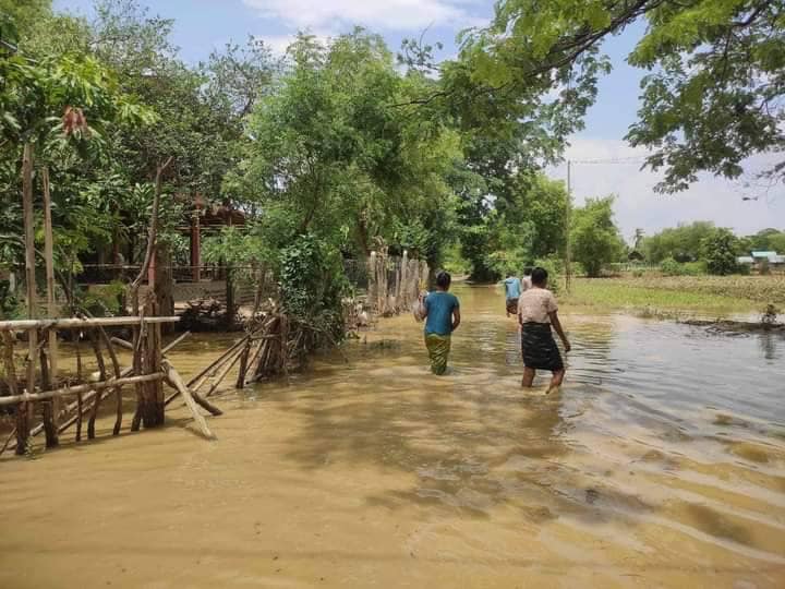 (ဆင်ဖြူကျွန်းမြို့ပေါ်တွင် ရေများကျဆင်းသွားပြီးနောက် တွေ့ရစဥ်။ ဓာတ်ပုံ-Cj)