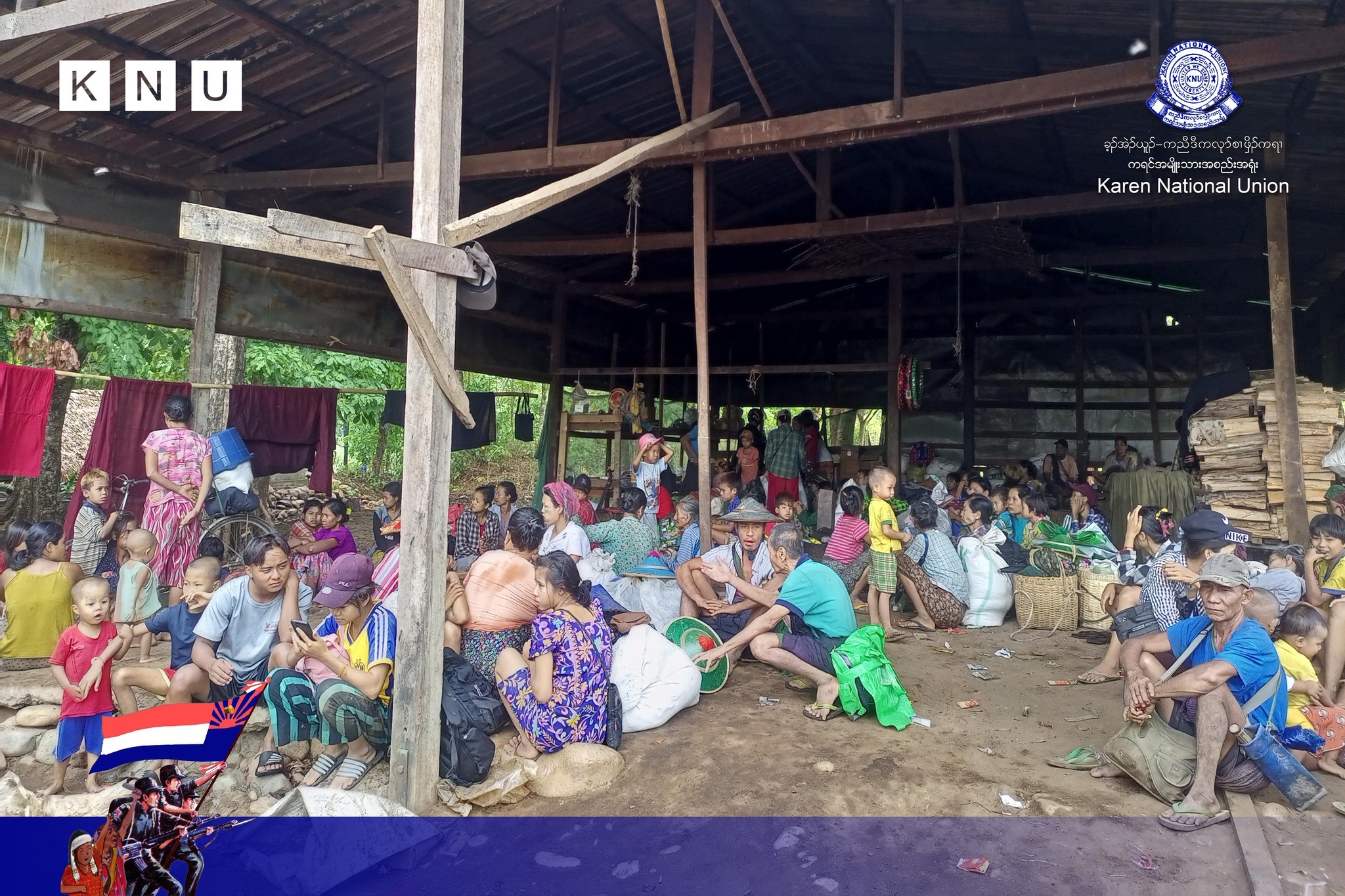 (ထွက်ပြးတိမ်းရှောင်နေရသော မူးမြို့နယ်အတွင်းမှ ဒေသခံပြည်သူများအား တွေ့ရစဥ်။ ဓာတ်ပုံ - KNU)