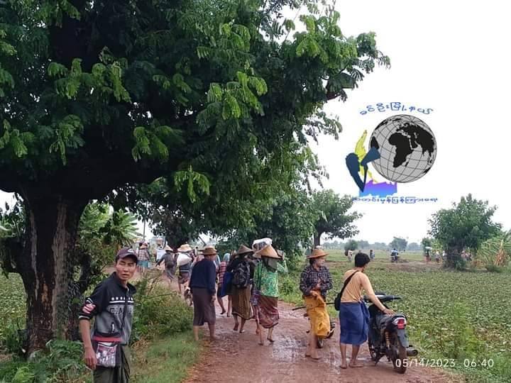 (ထွက်ပြေးတိမ်းရှောင်နေရသော ခင်ဦးနယ်ပြည်သူများအား တွေ့ရစဥ်။ ဓာတ်ပုံ - ခင်ဦးမြို့နယ်သတင်းမှန်ပြန်ကြားရေး)