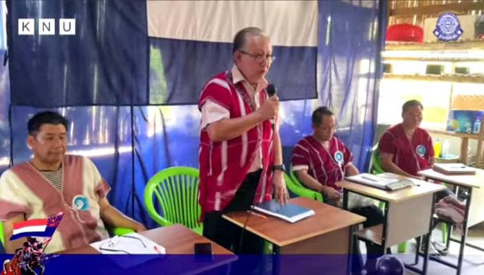 ((၁၇)ကြိမ်မြောက် KNU ကွန်ဂရက်မှရွေးချယ်ခဲ့သည့် ခေါင်းဆောင်သစ်များအား တွေ့ရစဥ်)