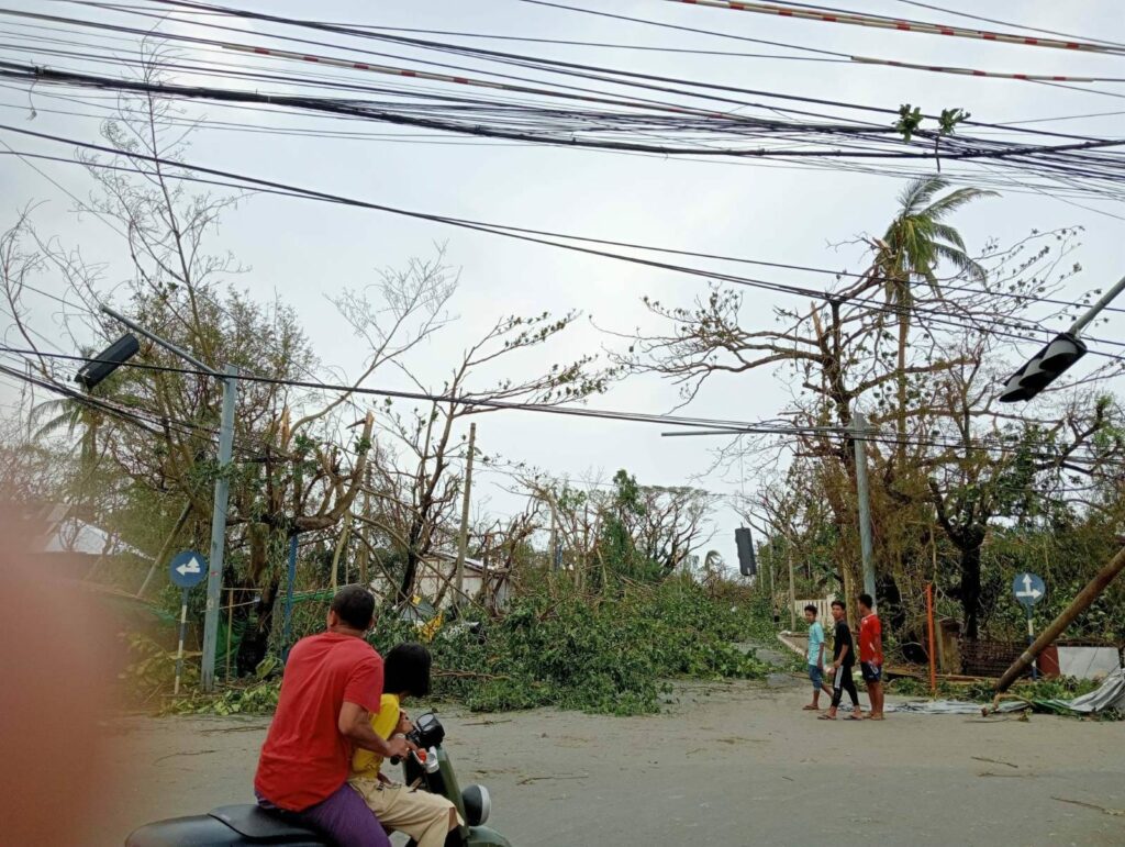 (မိုခါမုန်တိုင်းဝင်ရောက်ခဲ့တဲ့ စစ်တွေမြို့ မေ ၁၅ ရက်မြင်ကွင်း။ဓါတ်ပုံ-CJ)