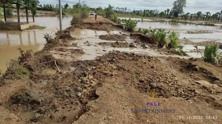 (ခင်ဦးနှင့် ရေဦးနယ်သို့ ဆက်သွယ်ထားသောပျက်စီးသွားသည့် ကိုယ်ထူကိုယ်ထတံတားအား တွေ့ရစဥ်နှင့် ပုလဲနယ်အတွင်း မိုခါမုန်တိုင်းကြောင့် ပျက်စီးဆုံးရှုံးမှုများအား တွေ့ရစဥ်။ ဓာတ်ပုံ - Pale Entertainment၊ KDK)