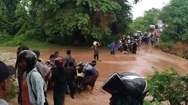 (စစ်ကောင်စီတပ်စစ်ကြောင်းကြောင့် ထွက်ပြေးတိမ်းရှောင်လာရသည့် ကနီနယ်မှ ဒေသခံပြည်သူများအား တွေ့ရစဥ်။ ဓာတ်ပုံ - ပြည့်အောင်နိုင်(ကနီ))