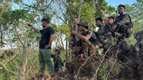 (စစ်ကောင်စီတပ်အား တိုက်ခိုက်နေသော ကော်ဘရာစစ်ကြောင်းမှ ရဲဘော်များအား တွေ့ရစဥ်။ ဓာတ်ပုံ - Cobra Column)