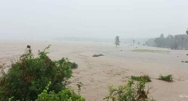(မုန်တိုင်းကြောင့် ယောချောင်းရေ ရေကြီးရေလျှံမှု ဖြစ်ပွားနေစဥ်။ ဓာတ်ပုံ-Pauk Newsletterpage)
