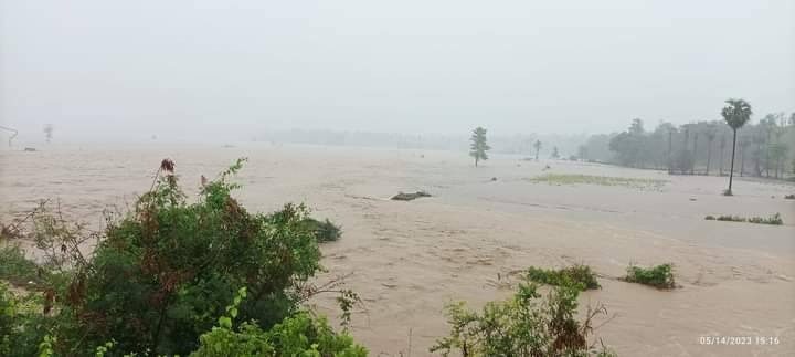 (မုန်တိုင်းကြောင့် ယောချောင်းရေ ရေကြီးရေလျှံမှု ဖြစ်ပွားနေစဥ်။ ဓာတ်ပုံ-Pauk Newsletterpage)