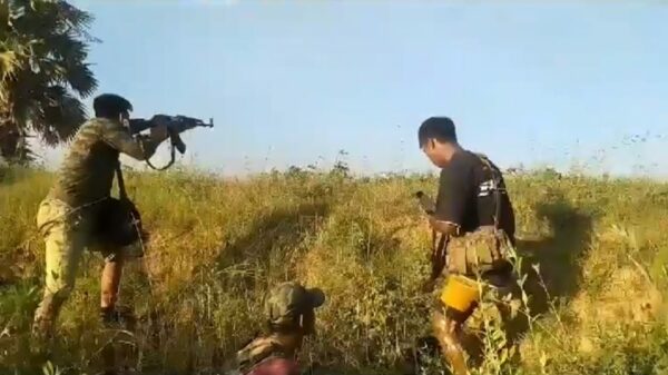 (တိုက်ပွဲတစ်ခုတွင် Myingyan Rangerအဖွဲ့မှ တပ်ဖွဲ့ဝင်အချို့ တိုက်ပွဲဝင်​နေစဥ်။ဓာတ်ပုံ-Myingyan Ranger)