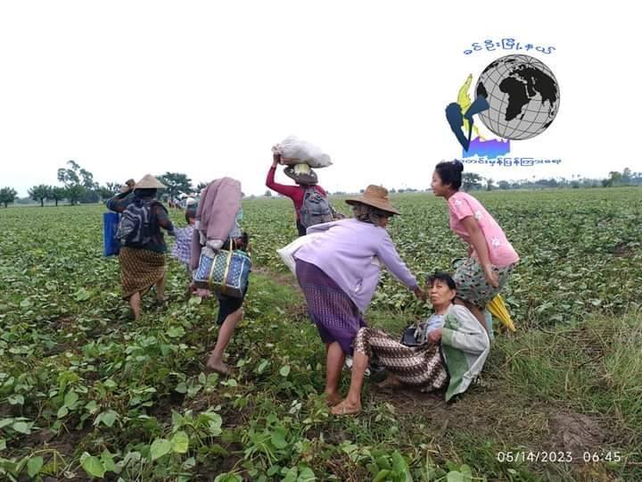 (ထွက်ပြေးတိမ်းရှောင်နေရသော ခင်ဦးနယ်ပြည်သူများအား တွေ့ရစဥ်။ ဓာတ်ပုံ - ခင်ဦးမြို့နယ်သတင်းမှန်ပြန်ကြားရေး)