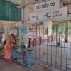(ဟင်္သာတမြို့ရှိ မီးရထားဘူတာအား တွေ့ရစဥ်။ ဓာတ်ပုံ - CJ)