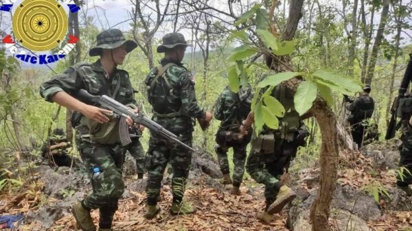 (ဒီးမော့ဆို အရှေ့ဘက်ခြမ်းနယ်မြေတွင် တိုက်ပွဲဝင်နေသည့် KNDF ရဲဘော်များအား တွေ့ရစဉ်။ ဓာတ်ပုံ - KNDF)