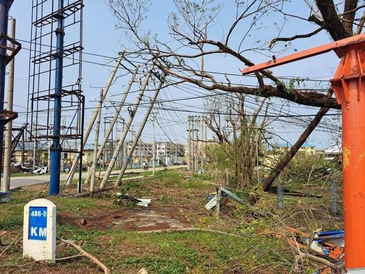 (မိုခါမုန်တိုင်းတိုက်ခတ်ပြီးနောက် ရခိုင်ပြည်နယ်ရှိ စစ်တွေ၊ ကျော်တော်၊ဂွမြို့နယ်တို့ရှိ မြင်ကွင်းများ။ ဓာတ်ပုံ - Khaing Ko Zin၊ Ko Gyi Kyaw၊ CJ)