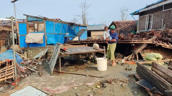 (ရခိုင်ပြည်နယ် စစ်​တွေမြို့က ရိုဟင်ဂျာဒုက္ခသည်စခန်း​တွေနဲ့ ​ကျေးရွာ​တွေကို ​မေလ ၁၄ ရက်က မိုခါ(မိုချာ) ဆိုင်ကလုန်းမုန်တိုင်းတိုက်ခတ်ပြီး​နောက် အပျက်အစီး​တွေကို​ တွေ့ရစဥ်။ ဓာတ်ပုံ - CJ)