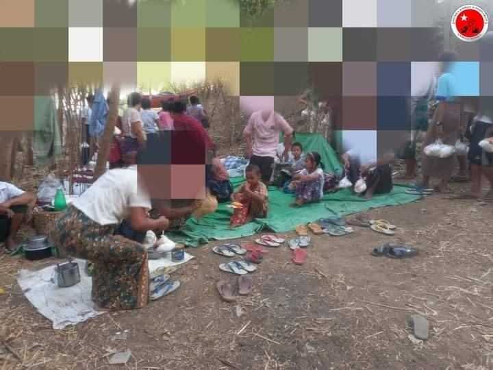 (စစ်ကောင်စီစစ်ကြောင်းကြောင့် ထွက်ပြေးတိမ်းရှောင်လာသော ကန့်ဘလူနယ်က ဒေသခံများအား တွေ့ရစဥ်။ ဓာတ်ပုံ-ကျွန်းလှ ကန့်ဘလူ တက်ကြွလှုပ်ရှားသူများအဖွဲ့ -ကန့်ဘလူခရိုင်)