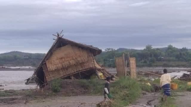 (မိုခါမုန်တိုင်း​ကြောင့် ရခိုင် ၊ချင်း ပြည်နယ်နှင့်စစ်ကိုင်း၊ မ​ကွေးတိုင်းတို့မှ အပျက်အစီးအချို့ကို ​တွေ့ရစဥ်။ ဓါတ်ပုံ-CJ)