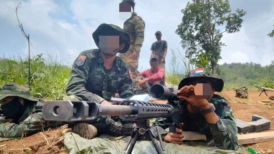 (ရဲ​ဘော်များကို အထူးလက်​ဖြောင့်မွန်းမံသင်တန်း​ပေး​နေစဥ်။ဓါတ်ပုံ-SOF)