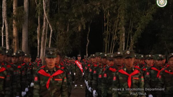 (နှစ် ၆၀ပြည့် တအောင်းအမျိုးသားတော်လှန်ရေးနေ့ အခမ်းအနားတွင် တအောင်းတပ်မတော်မှ ရဲဘော်များစစ်ရေးလေ့ကျင့်နေစဉ်။ ဓာတ်ပုံ - TNLA)