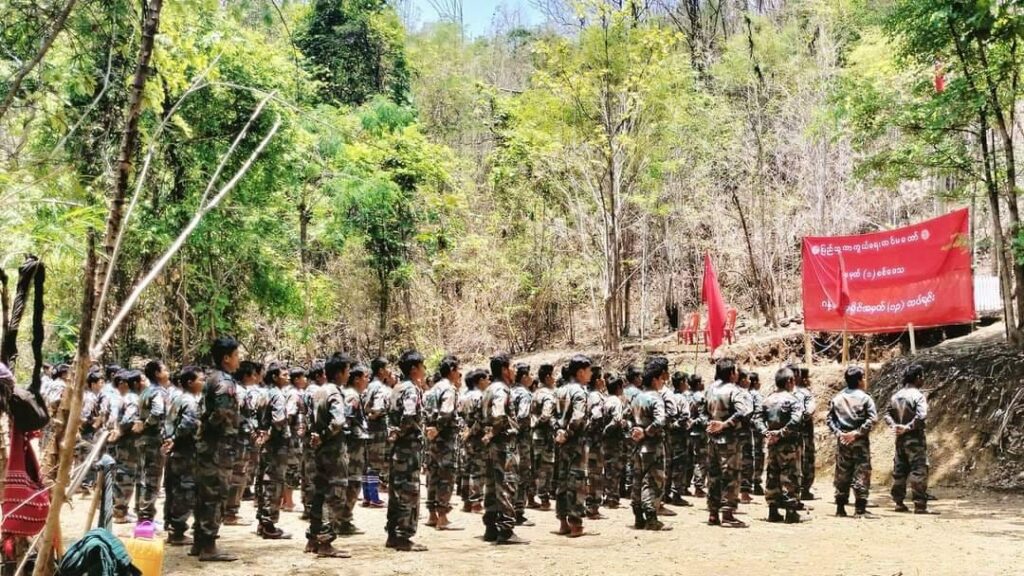 (ဂန့်ဂေါခရိုင်အမှတ် ၁၃ တပ်ရင်းဖြစ်လာသော TheYouth Force- Saw & Kyaukhtu မှ တပ်ဖွဲ့ဝင်များ။ဓါတ်ပုံ-The Youth Force- Saw & Kyaukhtu)