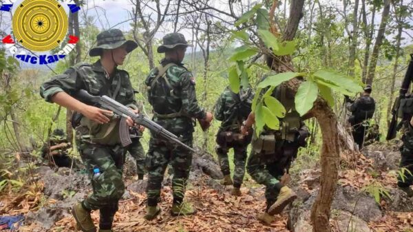 (ဒီးမော့ဆို အရှေ့ဘက်ခြမ်းနယ်မြေတွင် တိုက်ပွဲဝင်နေသည့် KNDF ရဲဘော်များအား တွေ့ရစဉ်။ ဓာတ်ပုံ - KNDF)
