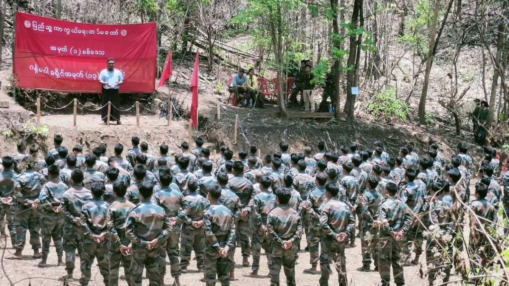 (ဂန့်ဂေါခရိုင်အမှတ် ၁၃ တပ်ရင်းဖြစ်လာသော TheYouth Force- Saw & Kyaukhtu မှ တပ်ဖွဲ့ဝင်များ။ဓါတ်ပုံ-The Youth Force- Saw & Kyaukhtu)
