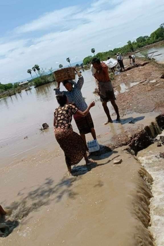 (စစ်ကိုင်းတိုင်း ၊ယင်းမာပင်မြို့နယ်တွင်မိုခါမုန်တိုင်းကြောင့်မိုးသည်ထန်စွာရွာသွန်းပြီး ရေကြီးရေလျှံခဲ့သော ကျေးရွာများအား တွေ့ရစဥ်။ ။ဓာတ်ပုံ-ယင်းမာပင်မြို့နယ် သတင်းမှန်ပြန်ကြားရေး)