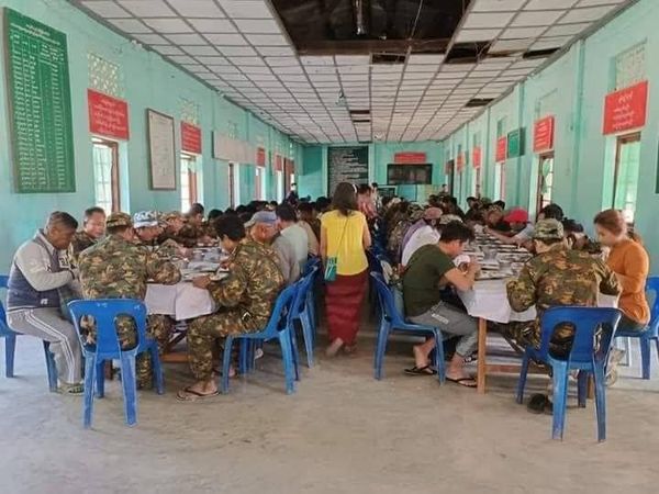 (​တောင်သာနယ်ရှိ​ကျေးရွာအချို့တွင် စစ်​ကောင်စီတပ်က ပျူသက်တန်း​ပေး​နေစဥ်။ဓါတ်ပုံ-​တောင်သာပအဖ)