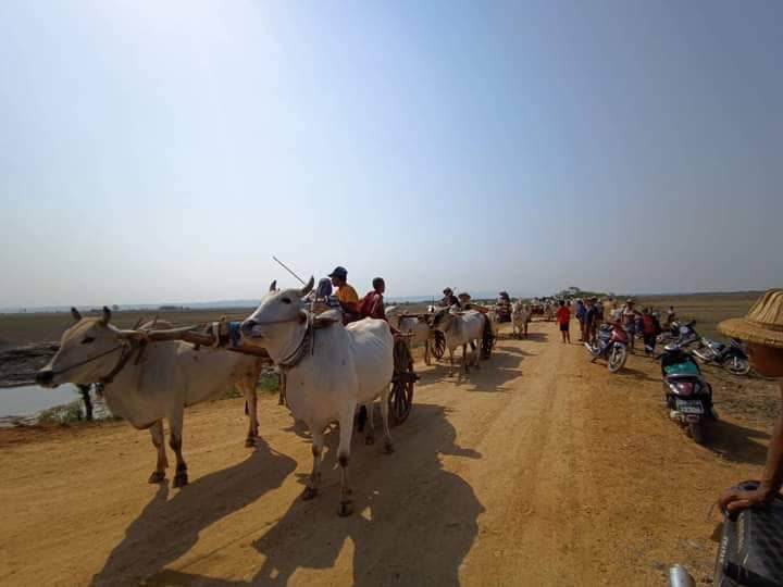 ထွက်ပြေးတိမ်းရှောင်လာရသော စစ်ကိုင်းမြို့နယ်မြောက်ခြမ်းရှိ ဒေသခံပြည်သူများအား တွေ့ရစဥ်။ ဓာတ်ပုံ-Saw Yan Pai