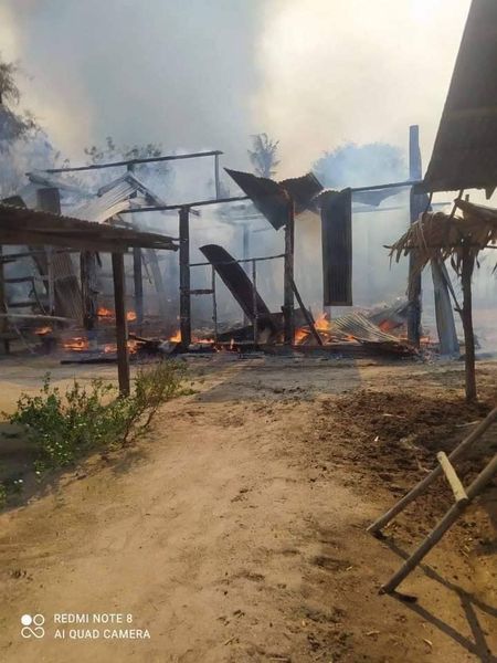 စစ်ကောင်စီတပ်မီးရှို့ဖျက်ဆီးခဲ့သော မန်ကျည်းကုန်းရွာနှင့်ဆူးတပ်ရွာက နေအိမ်များအား တွေ့ရစဥ်။ ဓာတ်ပုံ-ကျွန်းလှ-ကန့်ဘလူ တက်ကြွလှုပ်ရှားသူများအဖွဲ့(ကန့်ဘလူခရိုင်)