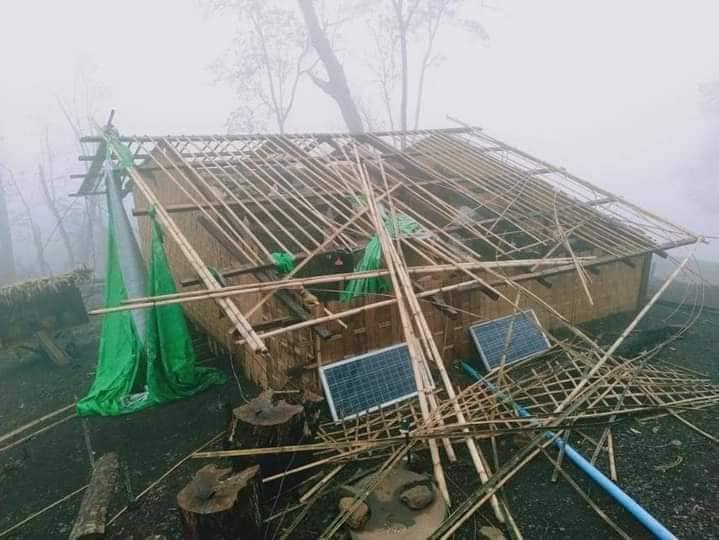 (မိုခါမုန်တိုင်း​ကြောင့် ရခိုင် ၊ချင်း ပြည်နယ်နှင့်စစ်ကိုင်း၊ မ​ကွေးတိုင်းတို့မှ အပျက်အစီးအချို့ကို ​တွေ့ရစဥ်။ ဓါတ်ပုံ-CJ)