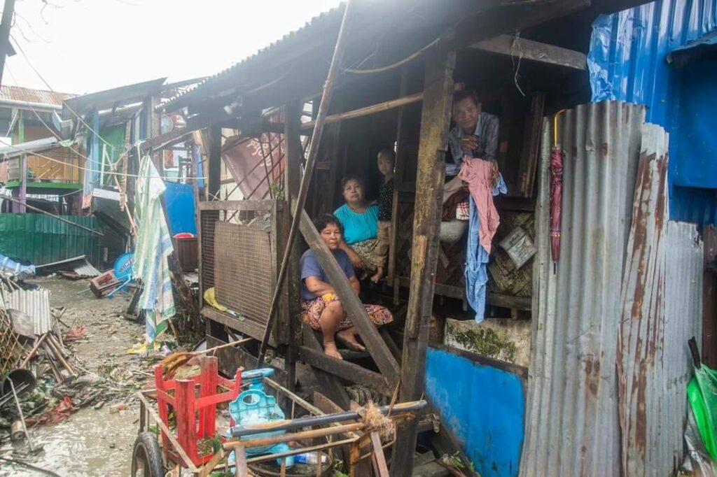 (မိုခါမုန်တိုင်း​ကြောင့် ရခိုင် ၊ချင်း ပြည်နယ်နှင့်စစ်ကိုင်း၊ မ​ကွေးတိုင်းတို့မှ အပျက်အစီးအချို့ကို ​တွေ့ရစဥ်။ ဓါတ်ပုံ-CJ)