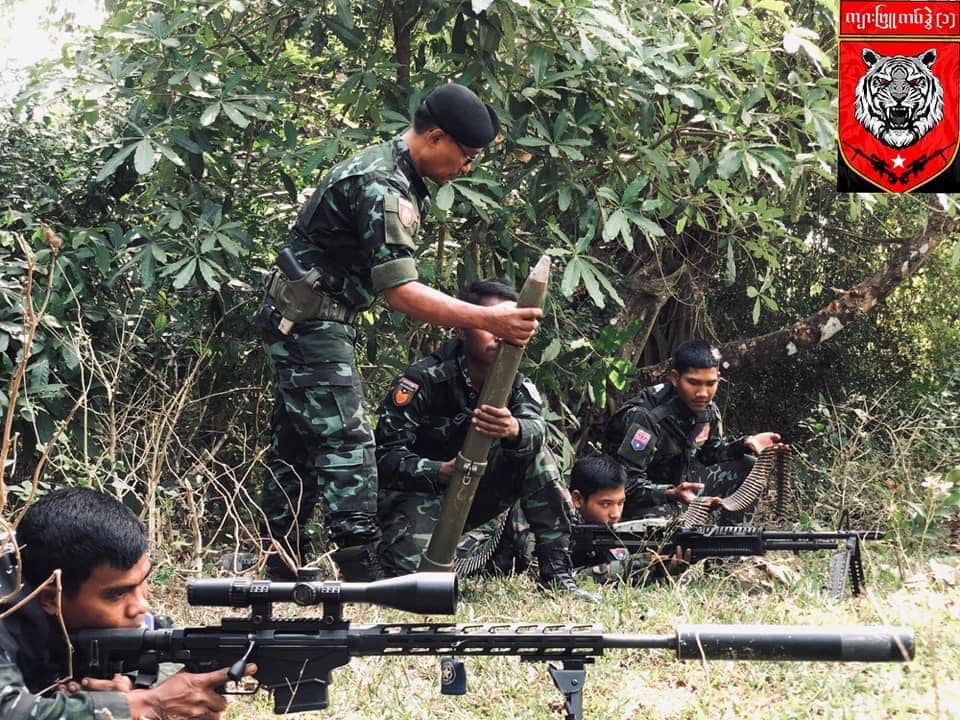 (KNU နှင့် ကျားဖြူစစ်ကြောင်း တပ်ခွဲ(၁)မှ ရဲဘော်များအား တွေ့ရစဉ်။ ဓာတ်ပုံ - KNU၊ကျားဖြူစစ်ကြောင်း)