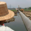 (မြန်မာ-တရုတ်ဓါတ်​ငွေ့ပိုက်လိုင်းဖြတ်သန်းသွားရာတစ်​နေရာတွင် ပိုက်လိုင်းတည်​ဆောက်စဥ်ကမြင်​တွေ့ရပုံ။ ဓါတ်ပုံ-CJ)