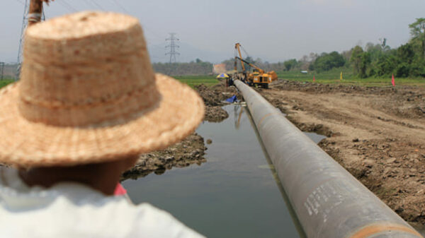 (မြန်မာ-တရုတ်ဓါတ်​ငွေ့ပိုက်လိုင်းဖြတ်သန်းသွားရာတစ်​နေရာတွင် ပိုက်လိုင်းတည်​ဆောက်စဥ်ကမြင်​တွေ့ရပုံ။ ဓါတ်ပုံ-CJ)