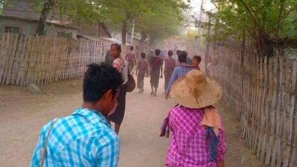 (၂၀၂၁ မေလက မြင်းခြံမြို့နယ်၊ တလုပ်ဒေသတွင် စစ်ကောင်စီတပ် ဝင်ရာက်အကြမ်းဖက်နေ၍ ဒေသခံပြည်သူများထွက်ပြေးတိမ်းရှောင်ခဲ့စဥ်။ ဓာတ်ပုံ - CJ)